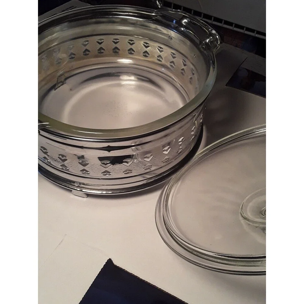 VINTAGE FIRE KING GLASS ROUND 1 1/2 QT CASSEROLE WITH SILVER METAL MCM TRIVET